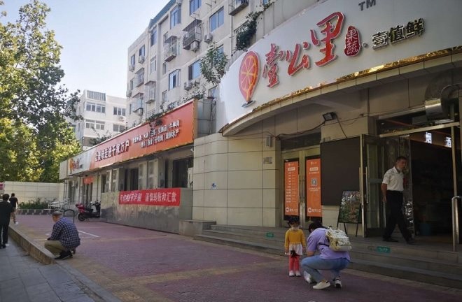 东莞服装货架厂家：社区生鲜店与传统农贸市场PK 消费者更认可谁